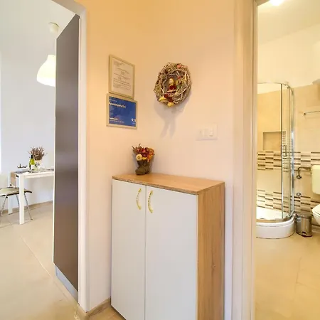Apartment Six