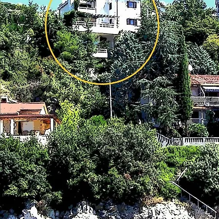 Six Apartment *