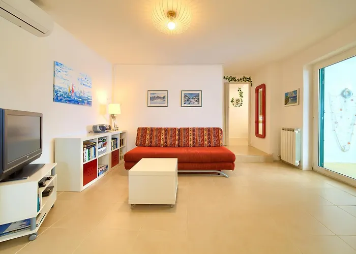 Six Διαμέρισμα