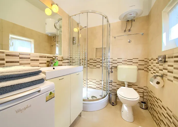 Six Apartment *