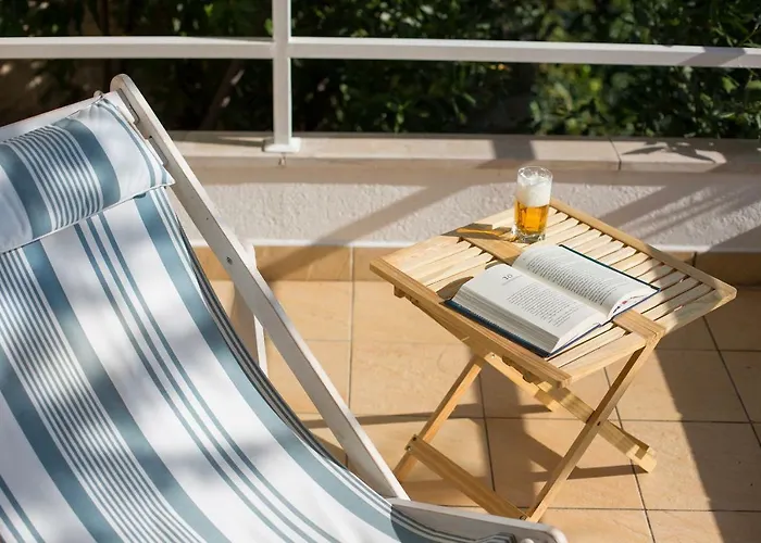 Six Διαμέρισμα *