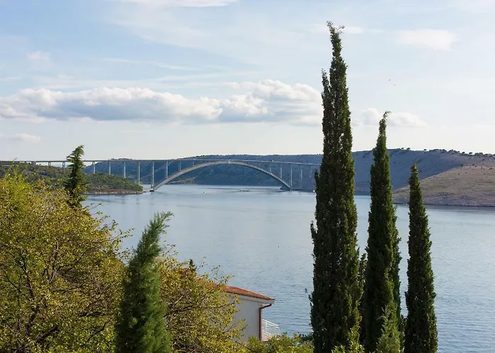 Διαμέρισμα Six